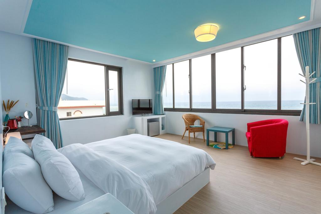Sea Shore Hotel Manzhou Экстерьер фото
